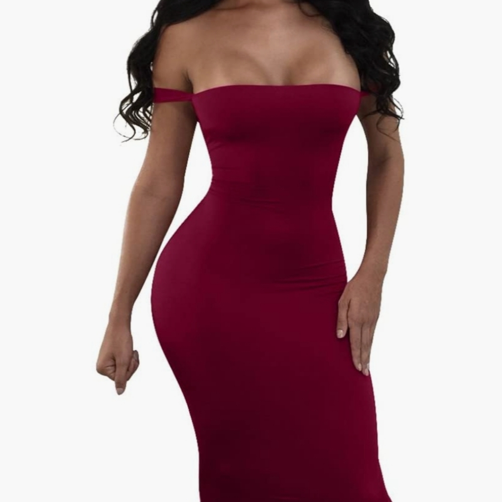 Off the shoulder bandage sleeveless midi club dress.